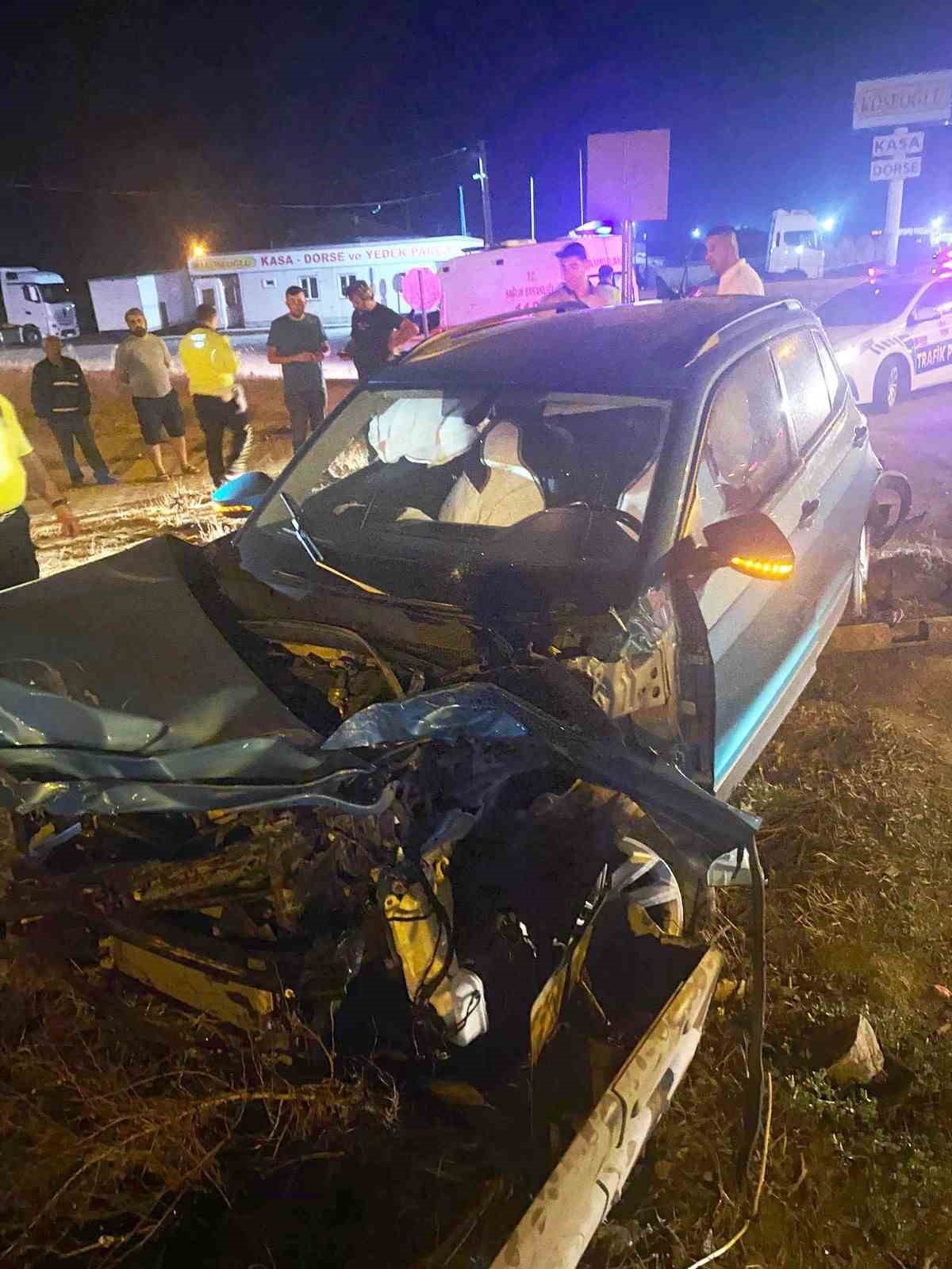 BURSA’NIN KARACABEY İLÇESİNDE KIRMIZI IŞIK İHLALİ YAPAN TIR OTOMOBİLİ BİÇTİ.