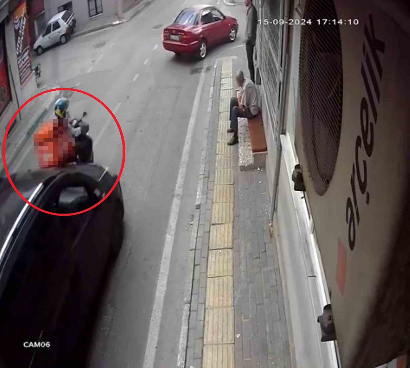 BURSA'DA HIZINI AYARLAYAMAYAN TİCARİ ARAÇ, KURYEYE ARKADAN ÇARPTI. ÇARPMANIN ETKİSİYLE