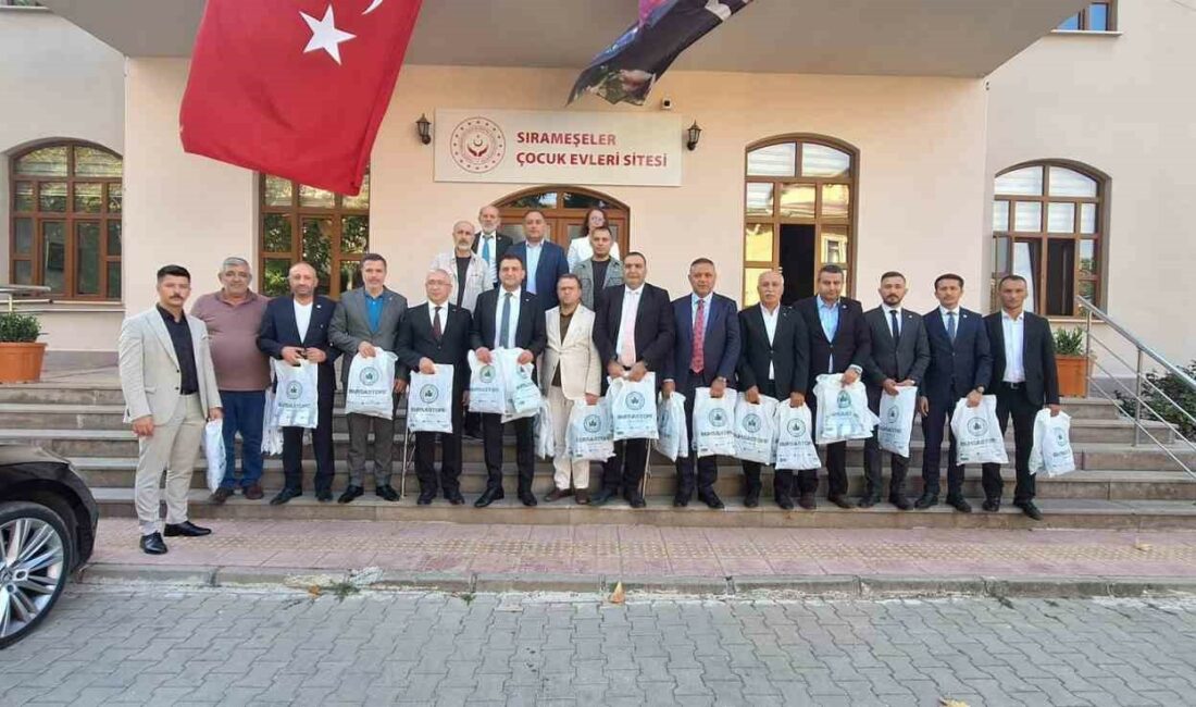 MHP’den Bursaspor’a ve çocuklara duygusal destek MHPLİLER ÇOCUK ESİRGEMEDEKİ ÇOCUKLARI SEVİNDİRDİ