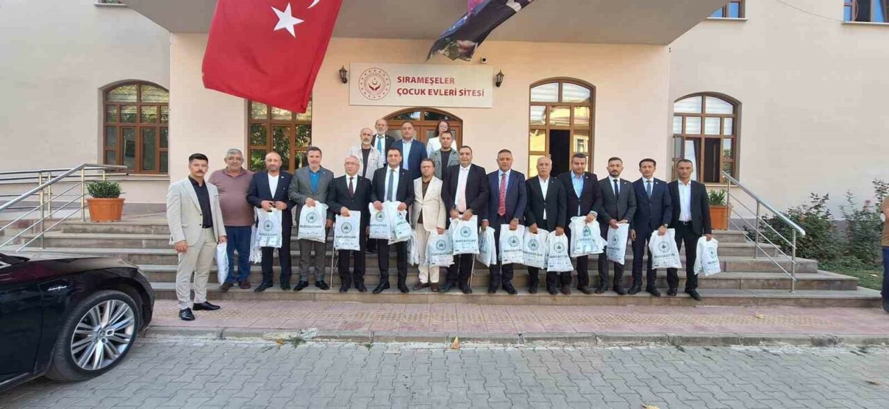 MHPLİLER ÇOCUK ESİRGEMEDEKİ ÇOCUKLARI SEVİNDİRDİ