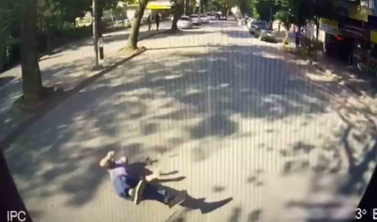 BURSA'NIN İNEGÖL İLÇESİNDE MEYDANA GELEN KAZADA ÖZEL HALK MİNİBÜSÜNÜN ÇARPTIĞI