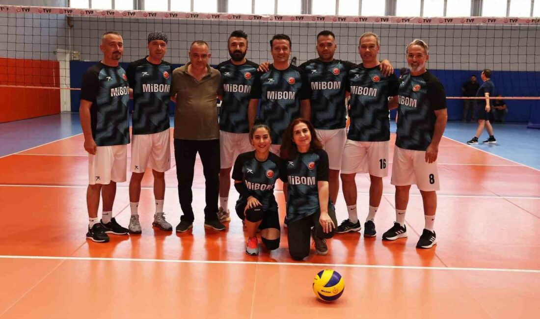 Nilüfer Belediyesi çalışanları filede buluştu NİLÜFER BELEDİYESİ ÇALIŞANLARI ARASINDA DÜZENLENEN BİRİMLER ARASI VOLEYBOL TURNUVASI, HEYECAN