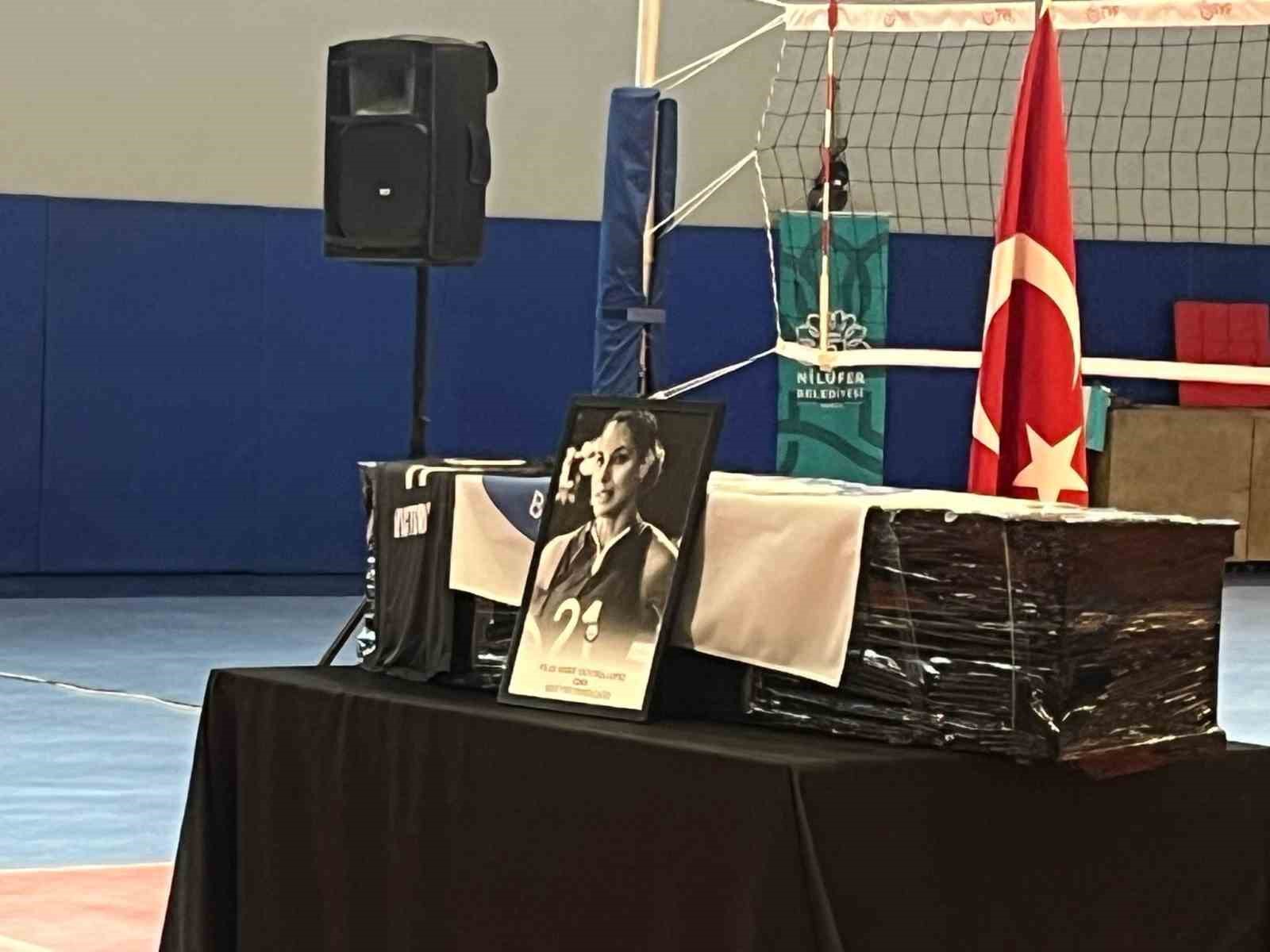 BURSA'DA 4 GÜN ÖNCE EVİNDE ÖLÜ BULUNAN NİLÜFER BELEDİYESPOR'UN PORTO