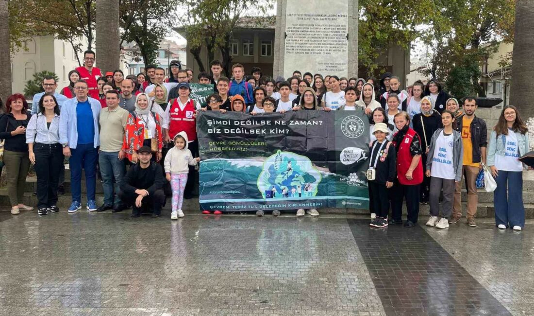 DÜNYA TEMİZLİK GÜNÜ ETKİNLİKLERİ ÇERÇEVESİNDE MÜTAREKE MEYDANI’NDA BİR ARAYA GELEN