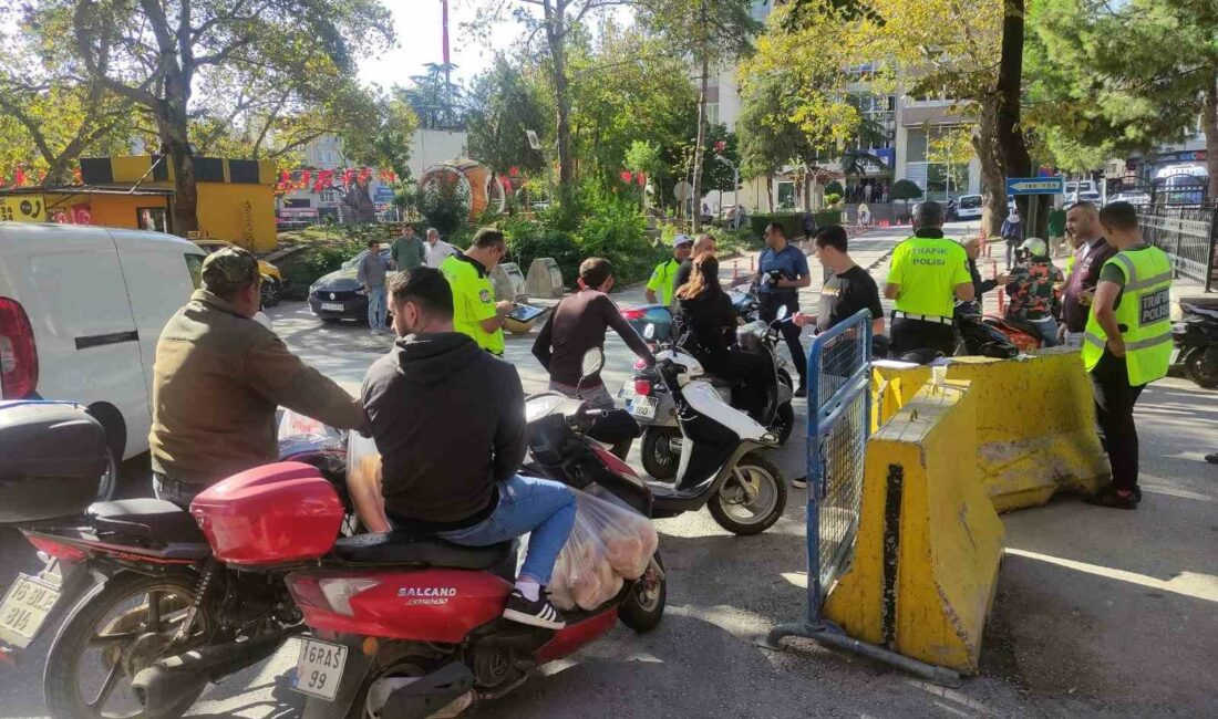 Orhangazi’de motosikletlere sıkı denetim ORHANGAZİ EMNİYET MÜDÜRLÜĞÜ TRAFİK BÜRO AMİRLİĞİ EKİPLERİ SON GÜNLERDE ARTIRDIĞI