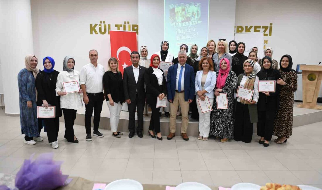 Osmangazi’de Diksiyon Atölyesi’ni tamamlayan kursiyerler sertifikalarını aldı OSMANGAZİ BELEDİYESİ TARAFINDAN TÜRKÇE’NİN DOĞRU VE YERİNDE KULLANIMINI YAYGINLAŞTIRMAK, GÜZEL