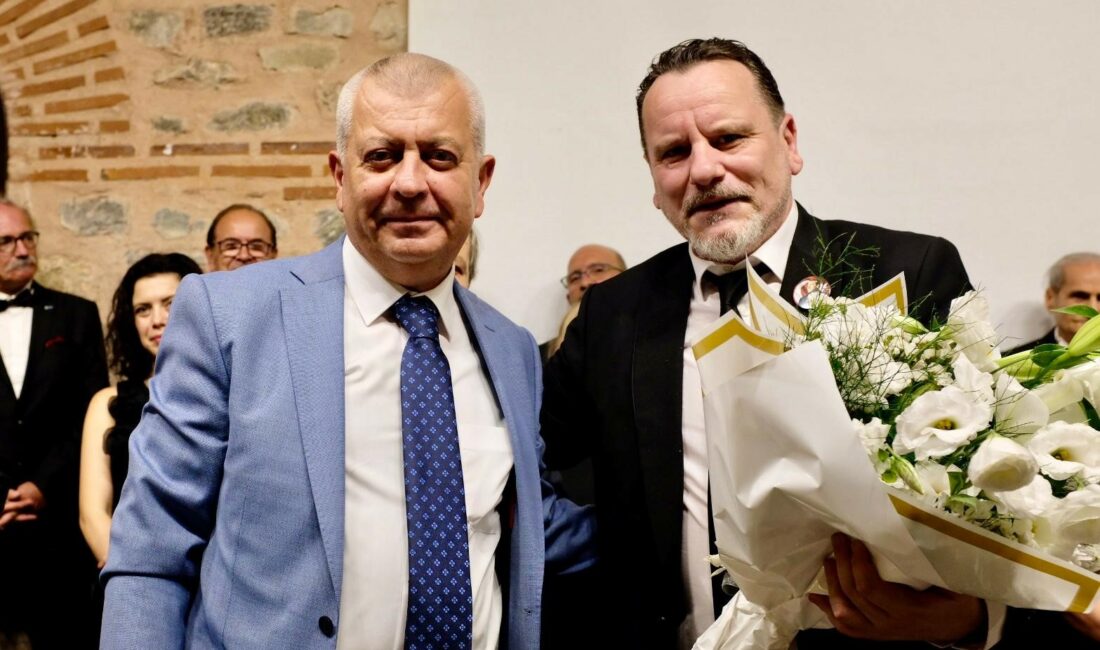 Osmangazi’de ‘Hazan Mevsimi’ konseri OSMANGAZİ BELEDİYESİ TÜRK SANAT MÜZİĞİ TOPLULUĞU, ÖRDEKLİ KÜLTÜR MERKEZİ’NDE VERDİĞİ