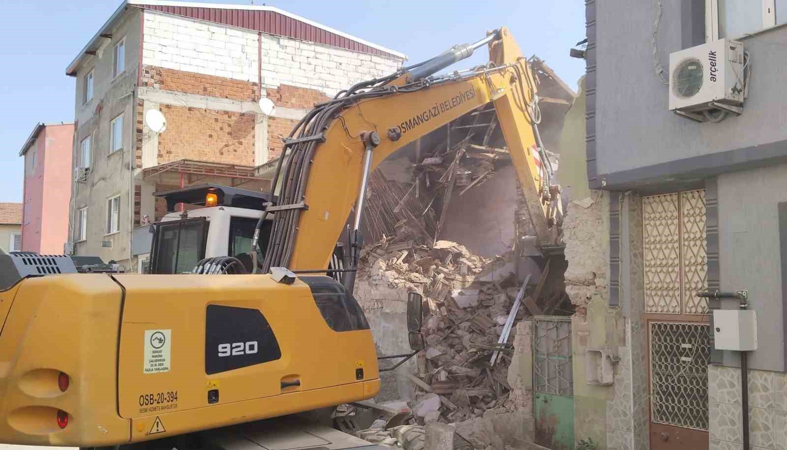 OSMANGAZİ BELEDİYESİ, HEM VATANDAŞLAR HEM DE ÇEVRE İÇİN TEHLİKE ARZ