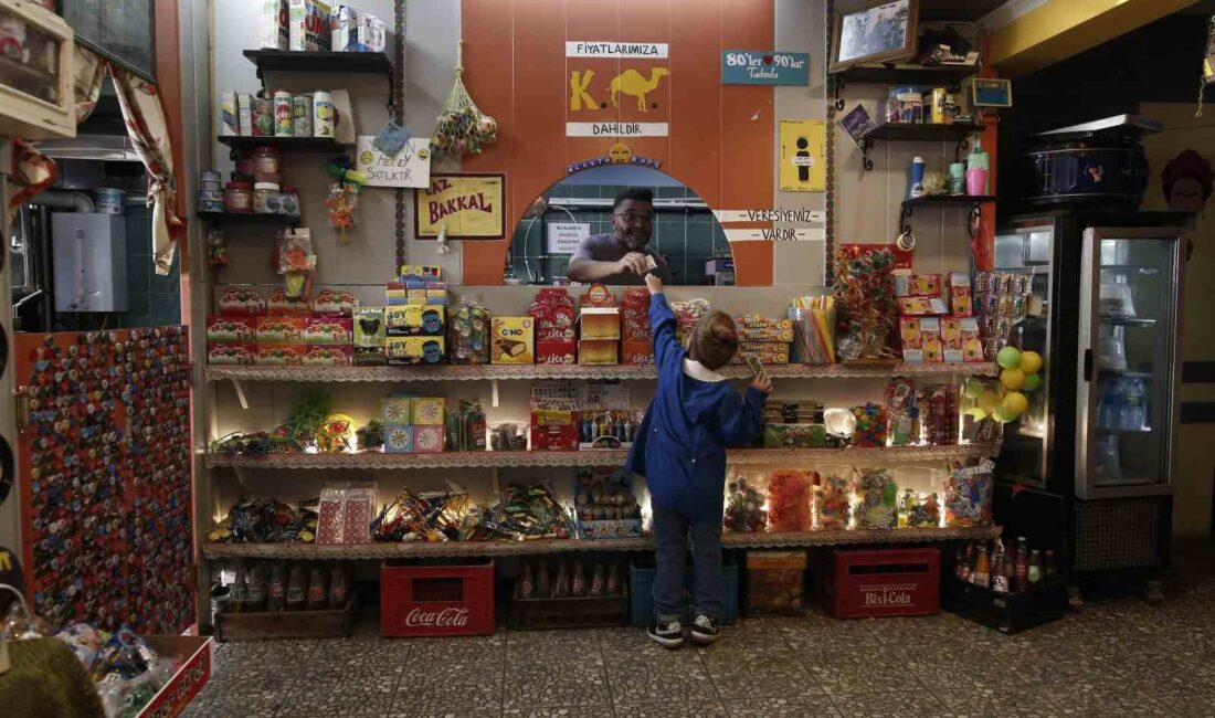 Bu bakkalı ziyaret edenler 90’lara gidiyor BURSA’DA 90’LAR RUHUNU YAKALAMAK İSTEYEN BAYRAM ÖZDOĞAN 90’LAR KONSEPTİ BİR