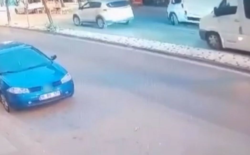 Park halindeki araca çarptı, hiçbir şey olamamış gibi kaçtı PARK HALİNDEKİ ARACA ÇARPTI, HİÇBİR ŞEY OLAMAMIŞ GİBİ BÖYLE KAÇTI