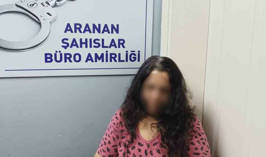 Polis 8 yıl önceki fotoğrafından yola çıktı, kadın hırsızı market çıkışı yakaladı BURSA'DA 8 YILDIR KAÇAN VE HAKKINDA 21 YIL 10 AY