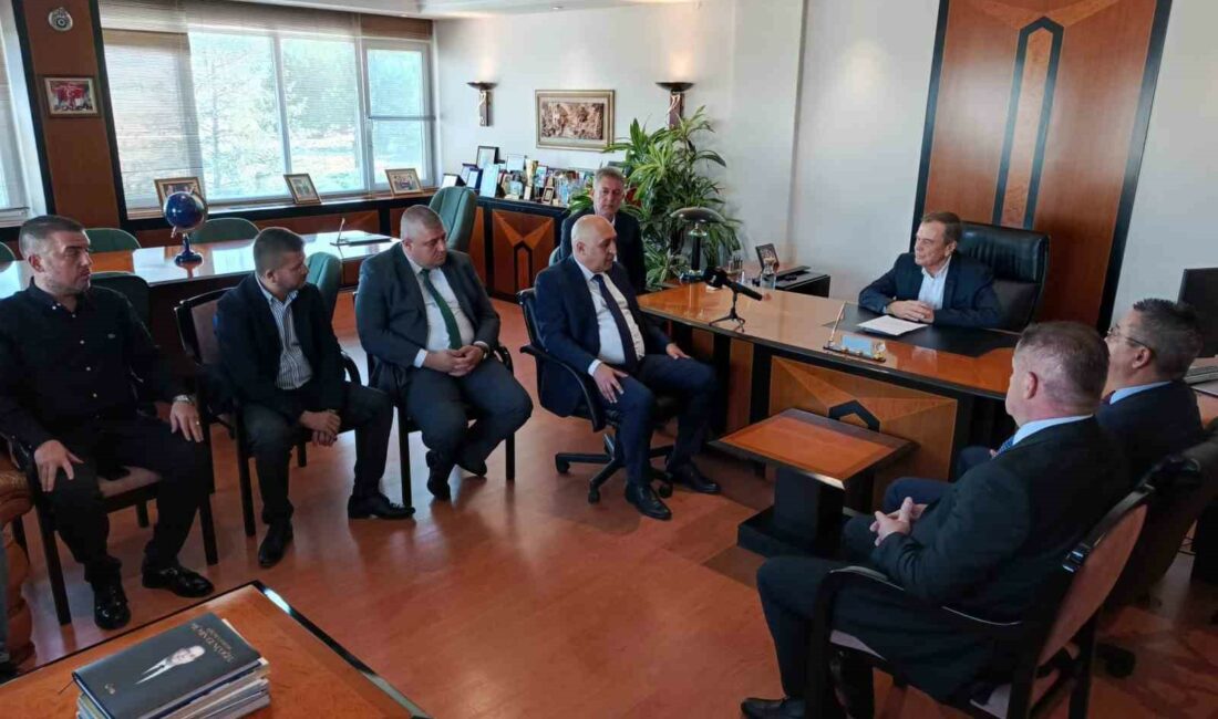 BALKAN RUMELİ GÖÇMENLERİ KONFEDERASYONU ONURSAL BAŞKANI TURHAN GENÇOĞLU, HÖH HEYETİNİ