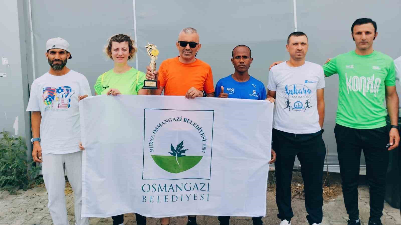 Şampiyon atletlerden Başkan Aydın’a ziyaret OSMANGAZİ BELEDİYESİ KOŞU TAKIMI, BU YIL 9.’SU DÜZENLENEN ULUSLARARASI EDİRNE