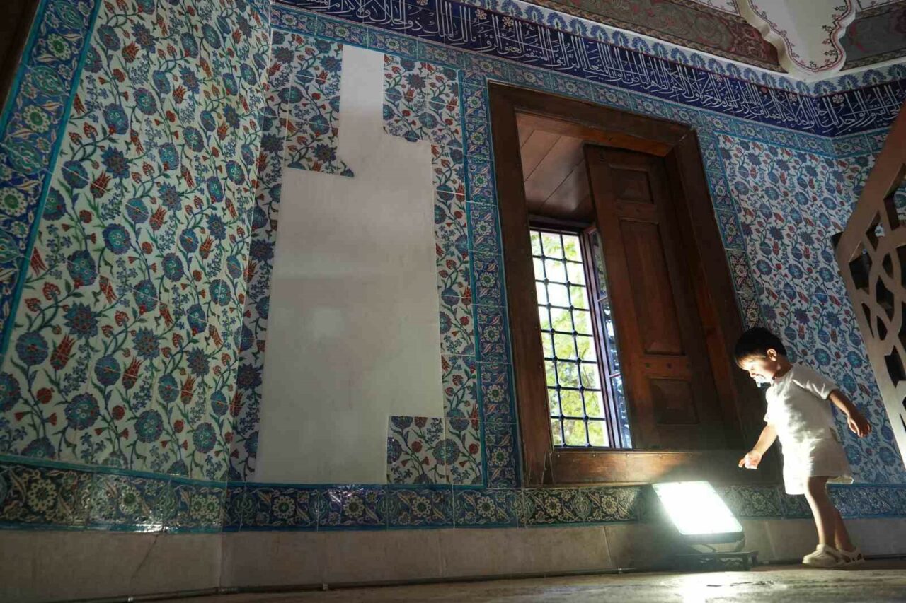 BURSA'DA MURADİYE KÜLLİYESİ'NDEKİ KANUN SULTAN SÜLEYMAN'IN OĞLU ŞEHZADE MUSTAFA'YA AİT