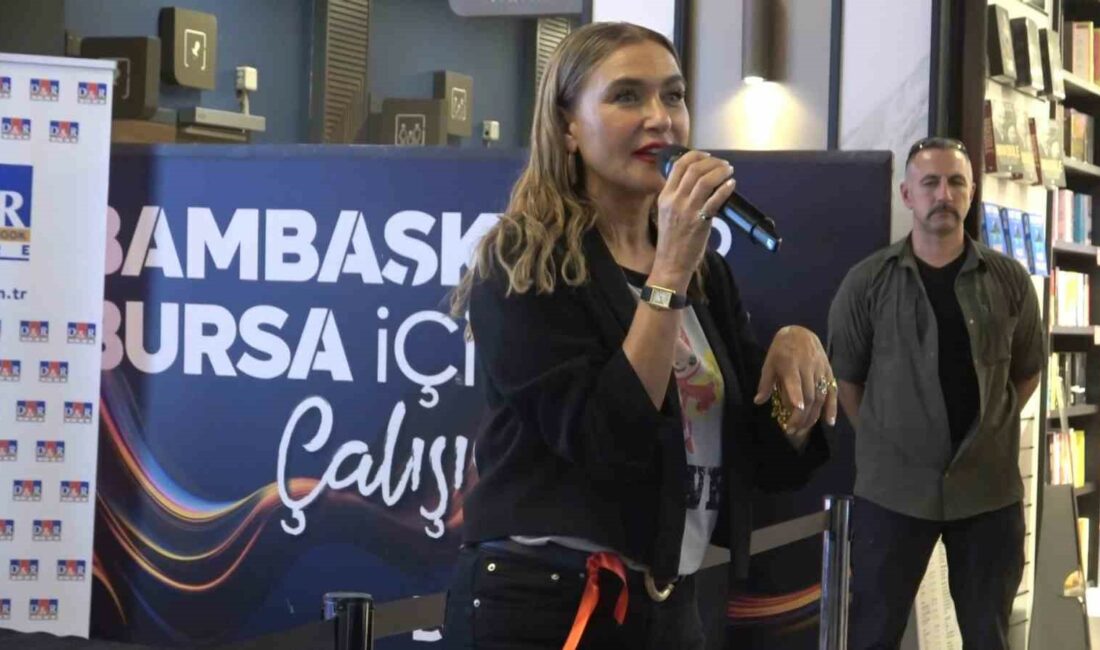 Şevval Sam yeni plağını Bursa’da tanıttı SANATÇI ŞEVVAL SAM, YENİ PLAĞININ TANITIMI VE D&R CAFE ŞUBESİNİN