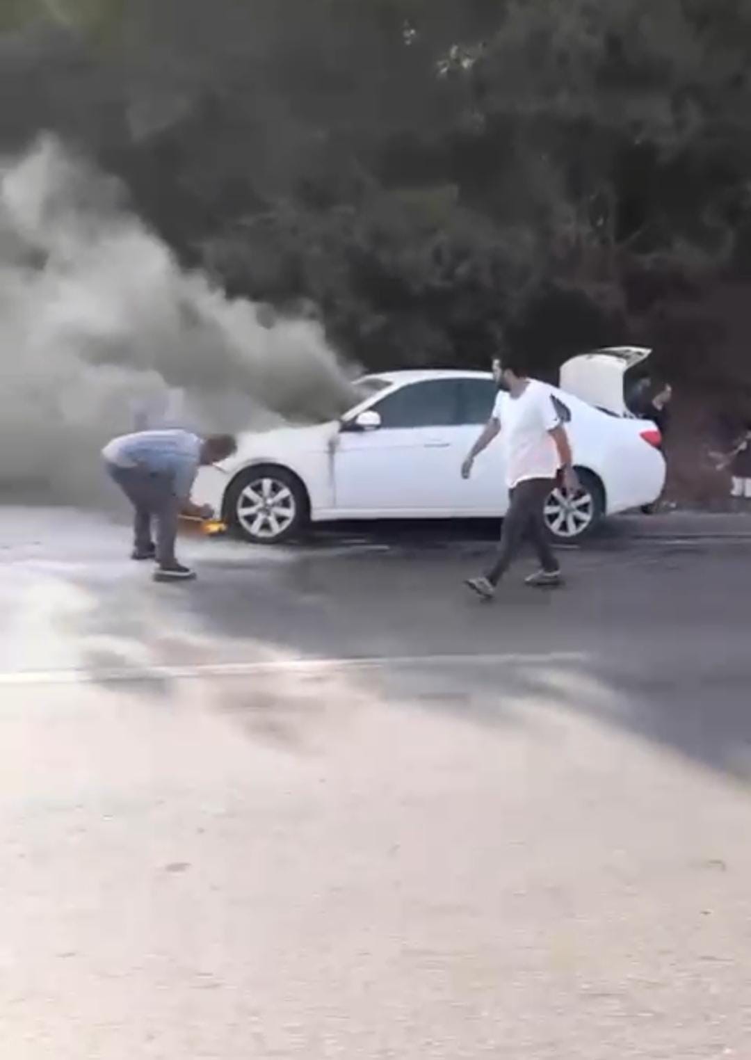 BURSA'DA SEYİR HALİNDEKİ OTOMOBİL ARIZA YAPINCA MOTOR KISMI ALEV ALEV