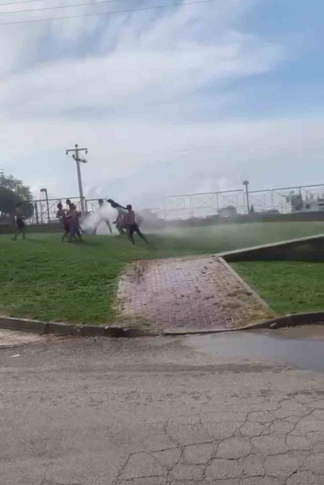 SICAKTAN BUNALAN ÇOCUKLAR ÇAREYİ SULAMA ARACINDA BULDU