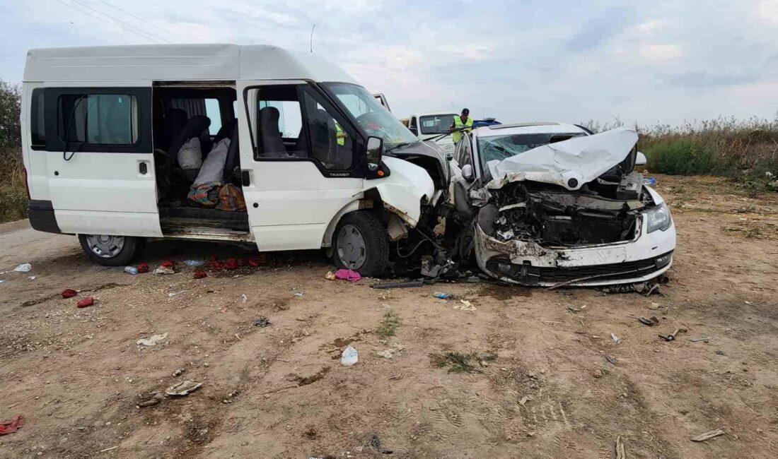 Tarım işçilerini taşıyan araç ile otomobil çarpıştı: 8 yaralı BURSA'NIN MUSTAFAKEMALPAŞA İLÇESİNDE TARIM İŞÇİLERİNİ TAŞIYAN TİCARİ ARAÇ İLE OTOMOBİL