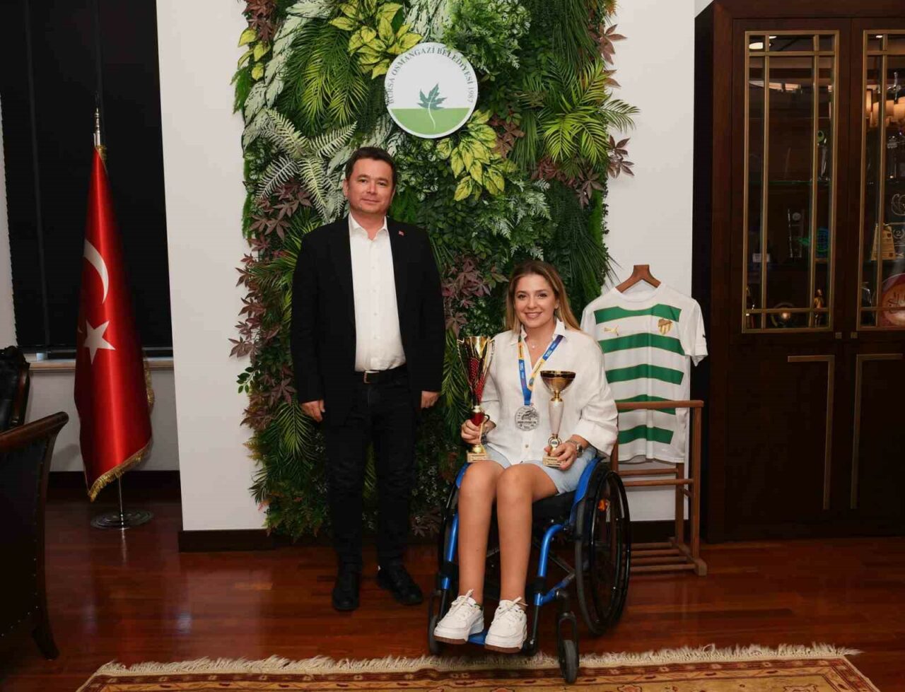 OSMANGAZİ BELEDİYESİ YAZI İŞLERİ MÜDÜRLÜĞÜ PERSONELİ KÜBRA DENİZCİ KESKİN, DÜNYADAKİ