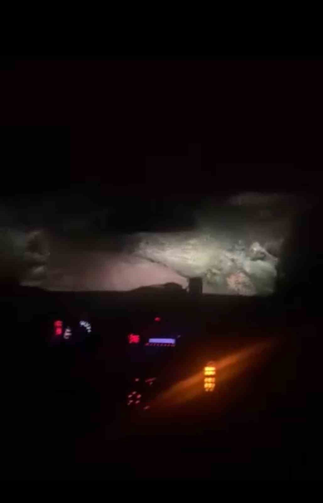 BURSA'DA DEREYE BALIK TUTMAK İÇİN GELEN 3 ARKADAŞ HAVANIN KARARMASIYLA