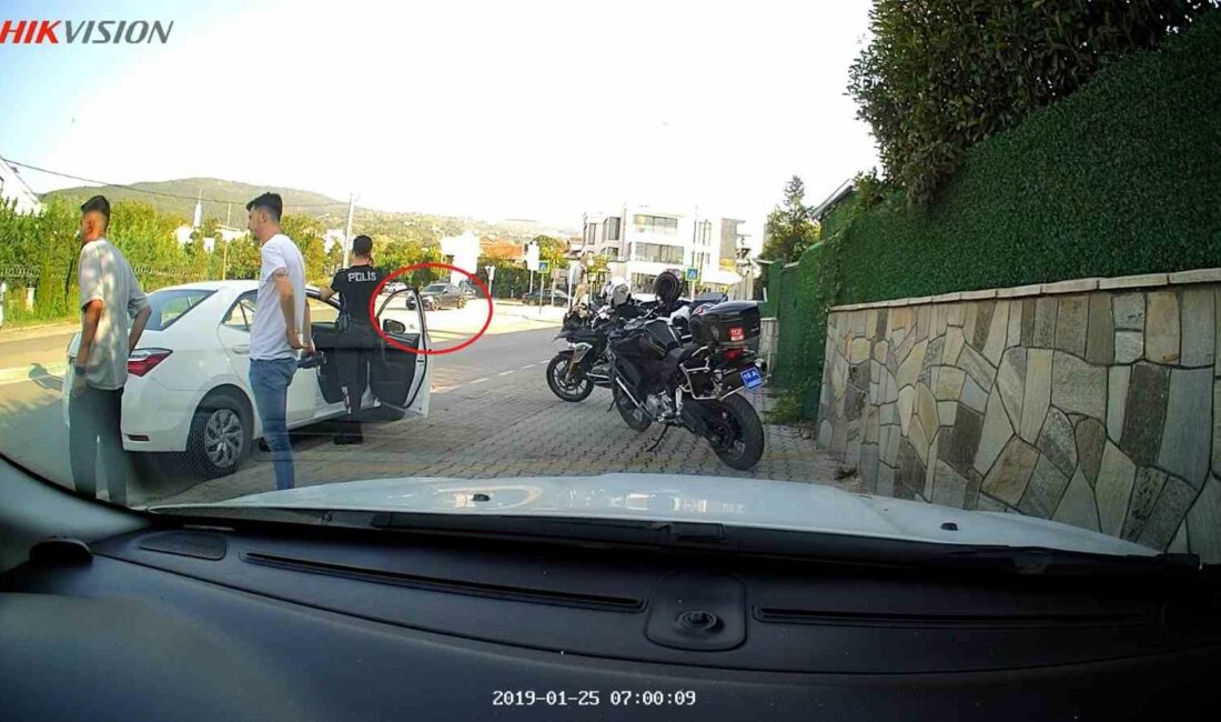 Uygulama noktasına yanlayarak girdi BURSA'DA MOTOSİKLETLİ POLİS TİMLERİ'NİN ŞOK UYGULAMA NOKTASINA DRİFT ATARAK GİREN