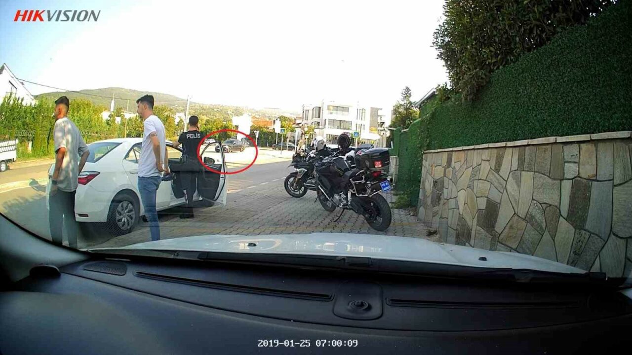 BURSA'DA MOTOSİKLETLİ POLİS TİMLERİ'NİN ŞOK UYGULAMA NOKTASINA DRİFT ATARAK GİREN