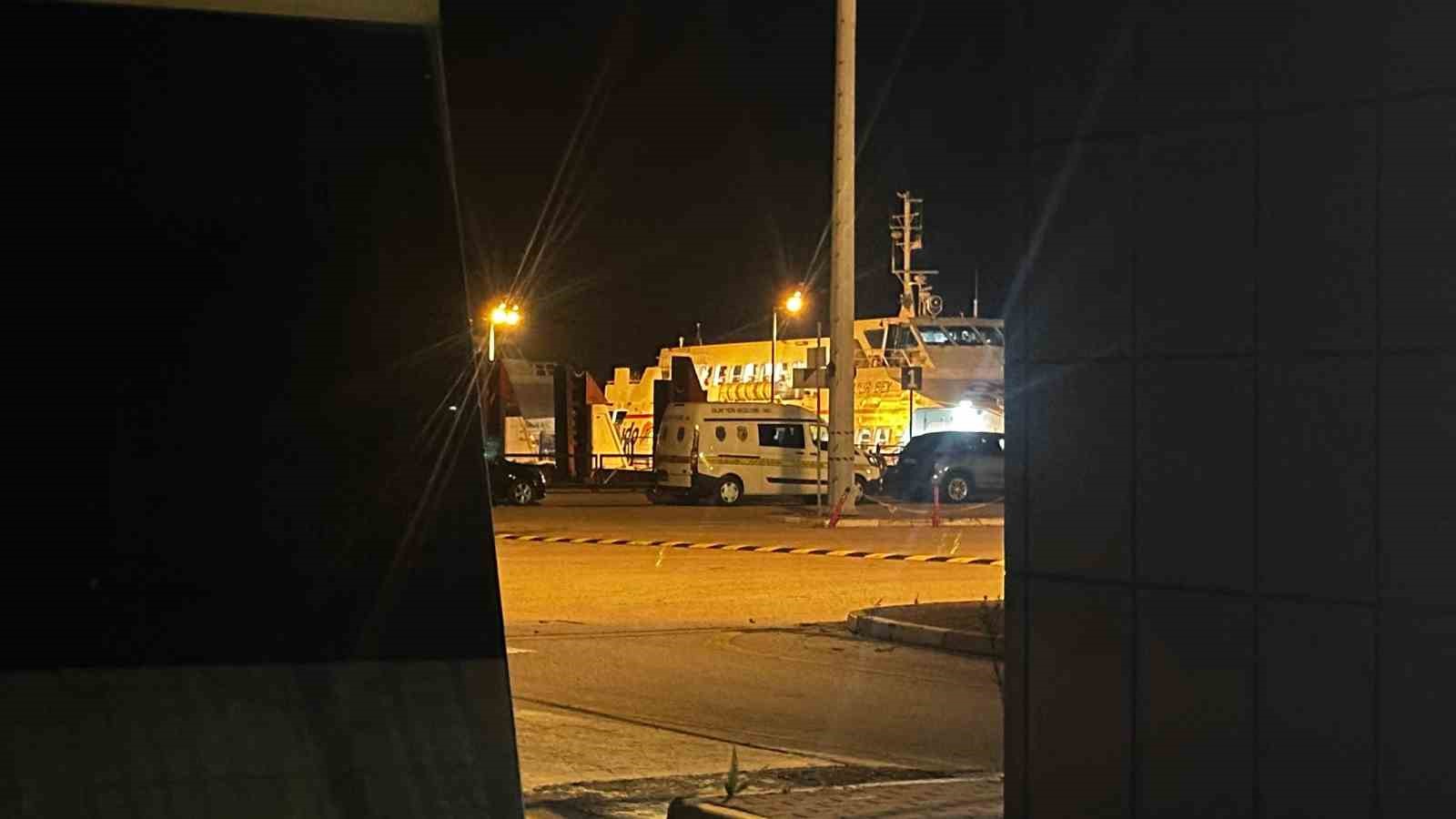 VAPURUN TUVALET KISMINDA SIR ÖLÜM