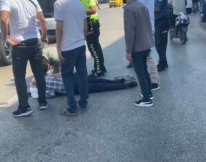 BURSA'DA BİR SÜRÜCÜ, KARŞIDAN KARŞIYA GEÇEN YAYAYA ÇARPTI.