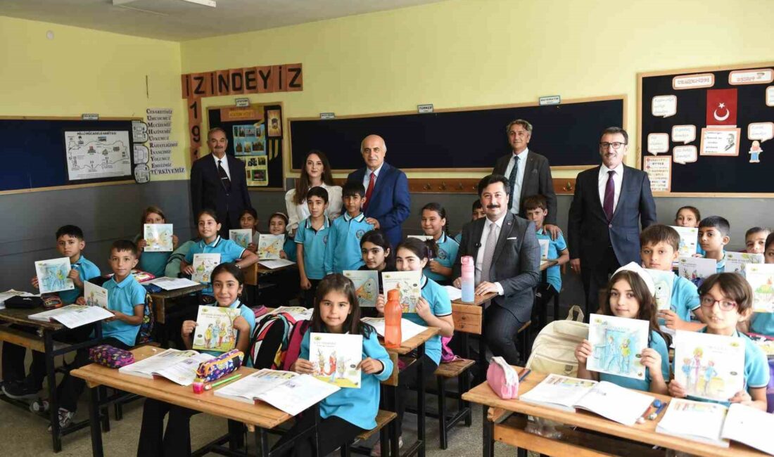 Yenişehir’de 8 bin 884 öğrenci ders başı yaptı YENİŞEHİR’DE OKULA BAŞLAYAN ÇOCUKLARI YENİŞEHİR KAYMAKAMI OSMAN ASLAN CANBABA VE