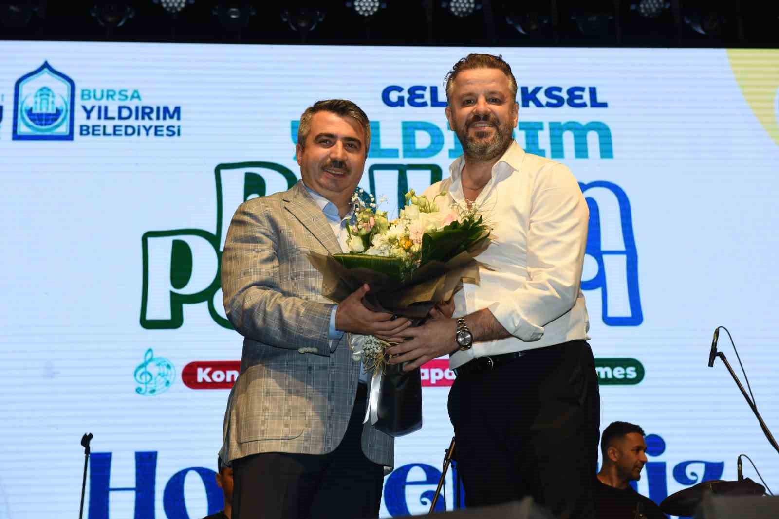 Yıldırım’da balkan esintisi YILDIRIM BELEDİYESİ VE BAL-GÖÇ İŞ BİRLİĞİYLE DÜZENLENEN 2’NCİ GELENEKSEL YILDIRIM