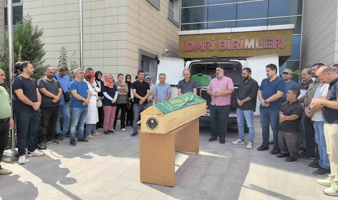 Yıllarca görev yaptığı hastanede vefat eden doktora gözü yaşlı veda DOKTOR MAHMUT KAVDERİN VEFATI YAKINLARINI YASA BOĞDU