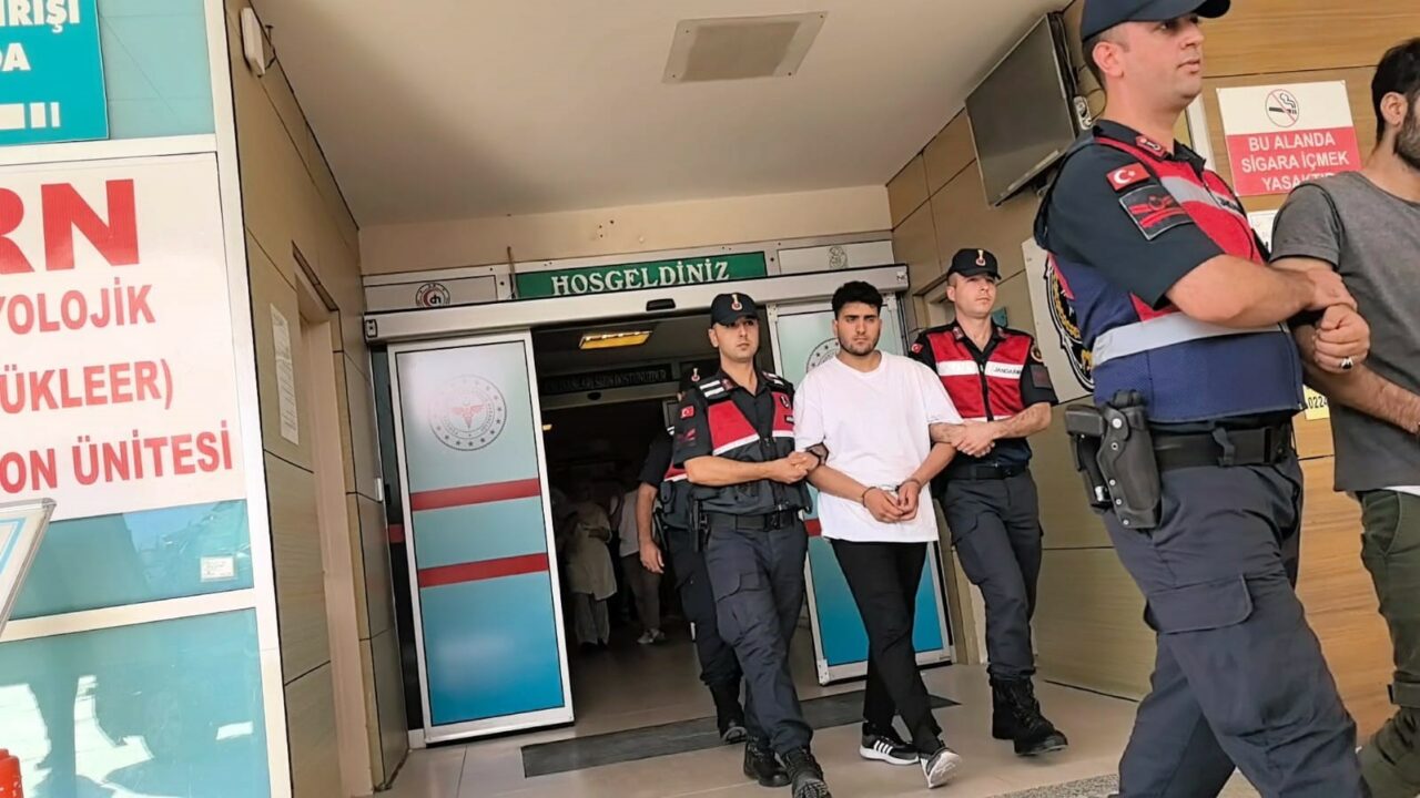 BURSA'NIN İNEGÖL İLÇESİNDE YOL VERME SEBEBİYLE ÇIKAN SİLAHLI KAVGADA 1