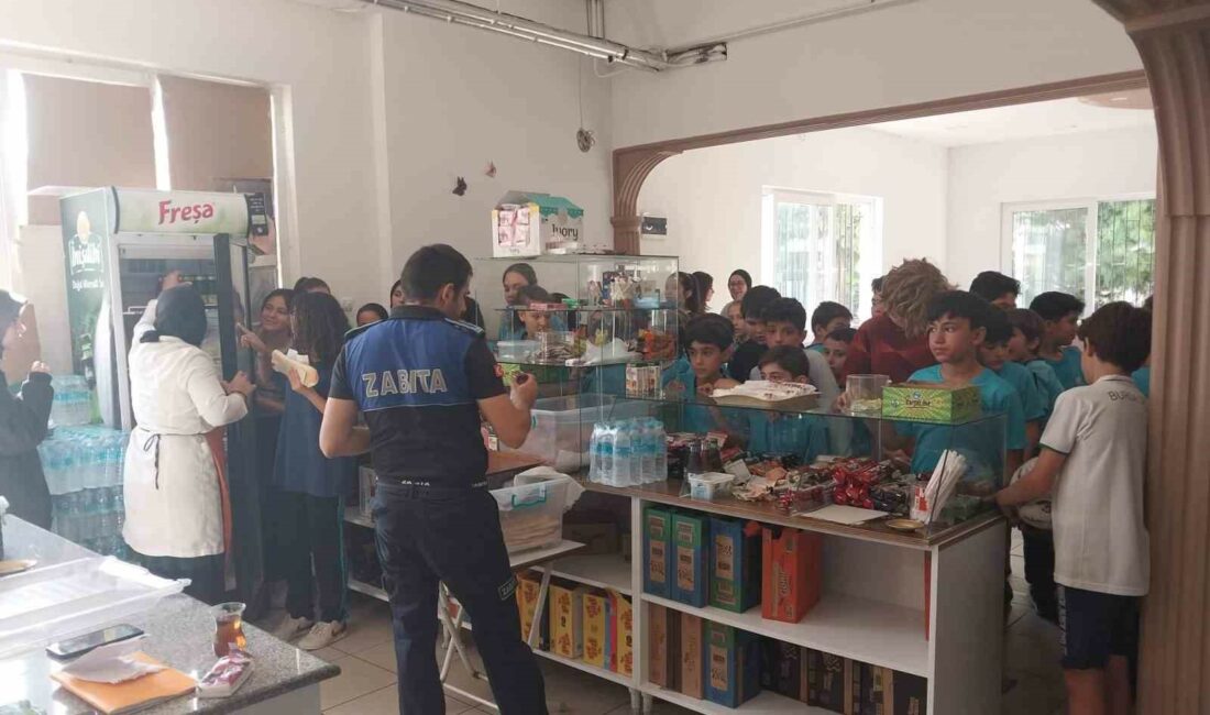 Zabıtadan okul kantinlerine sıkı denetim İNEGÖL BELEDİYESİ ZABITA MÜDÜRLÜĞÜ EKİPLERİ, OKULLARIN AÇILMASIYLA BİRLİKTE OKUL KANTİNLERİNİ