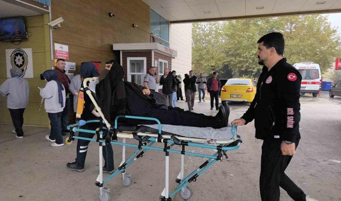 BURSA'NIN İNEGÖL İLÇESİNDE YAĞIŞLA MEYDANA GELEN KAZADA 2 OTOMOBİL ÇARPIŞTI;