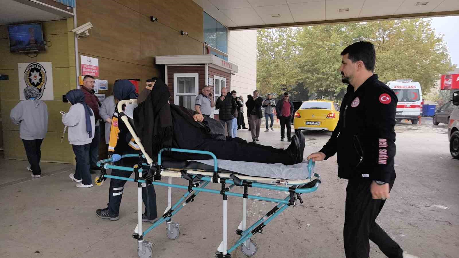 BURSA'NIN İNEGÖL İLÇESİNDE YAĞIŞLA MEYDANA GELEN KAZADA 2 OTOMOBİL ÇARPIŞTI;