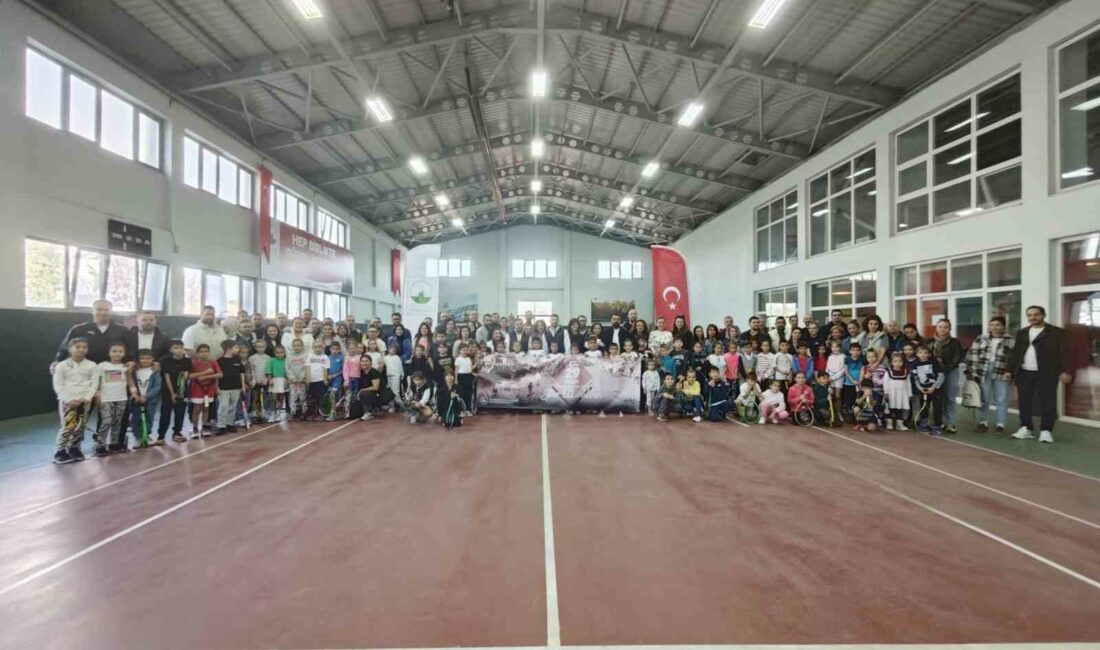 29 Ekim Cumhuriyet Kupası Tenis Turnuvası başladı OSMANGAZİ BELEDİYESİ VE GENÇLİK HİZMETLERİ SPOR İL MÜDÜRLÜĞÜ İŞ BİRLİĞİNDE