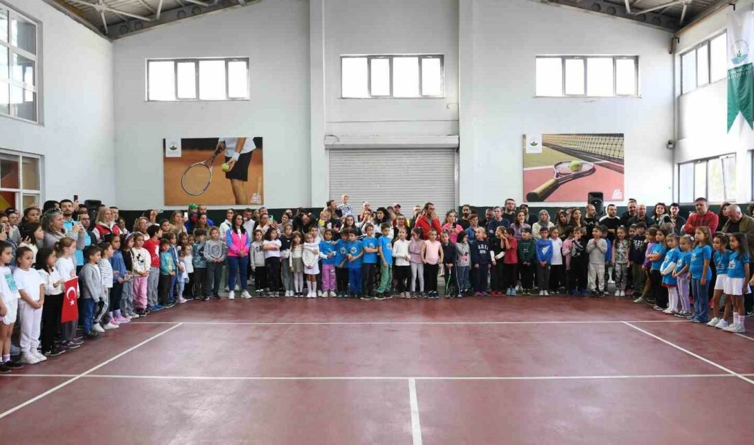 29 Ekim Cumhuriyet Kupasında kazanan raketler belli oldu OSMANGAZİ'DE ALTIN RAKETLER BELLİ OLDU