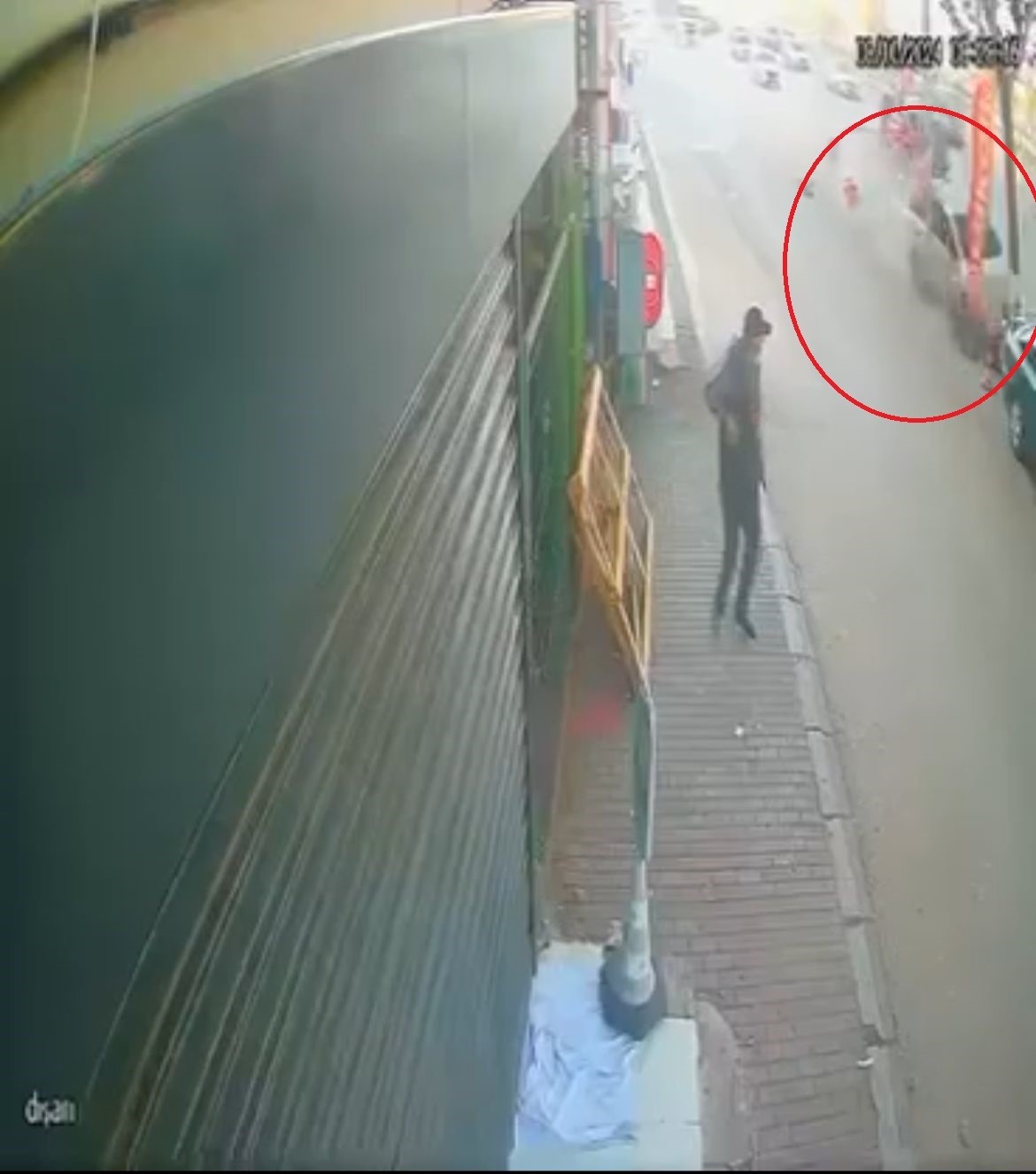 KONTROLDEN ÇIKAN OTOMOBİL, 5 ARACA ÇARPTI : 1 AĞIR YARALI