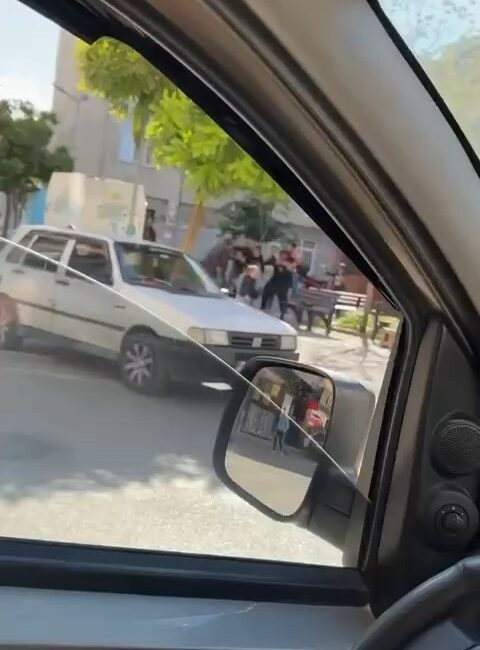 Alacak-verecek meselesi yüzünden çocuklarının yanında kavga ettiler ALACAK-VERECEK MESELESİ YÜZÜNDEN ÇOCUKLARININ YANINDA KAVGA ETTİLER