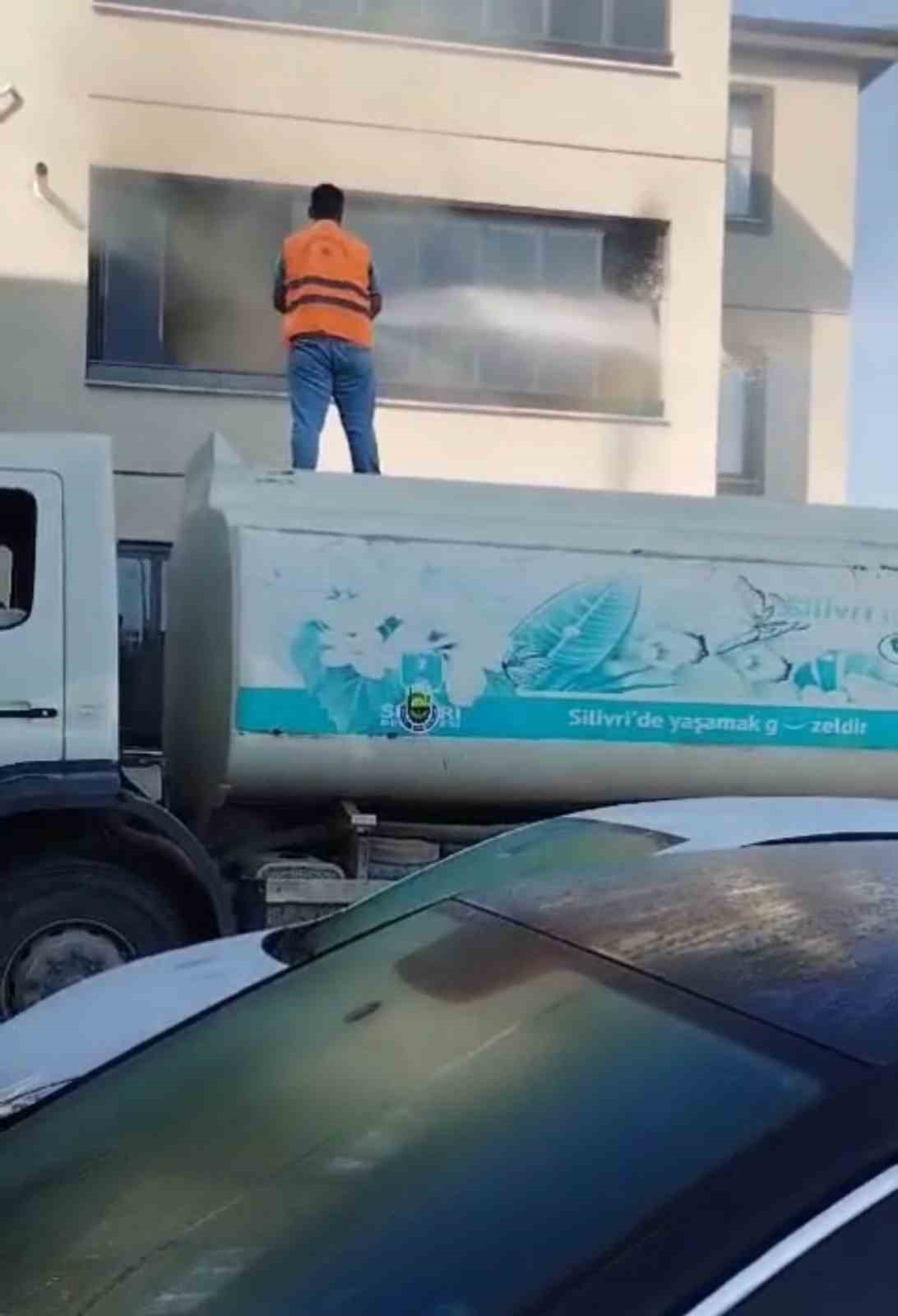 BURSA'NIN İNEGÖL İLÇESİNDE APARTMANDA ÇIKAN YANGINDA BİR DAİRE KULLANILAMAZ HALE