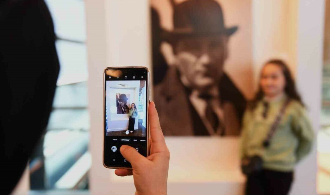 Atatürk’ün en özel fotoğrafları Osmangazi’de sergileniyor ATATÜRK’ÜN EN ÖZEL FOTOĞRAFLARI OSMANGAZİ’DE SERGİLENİYOR