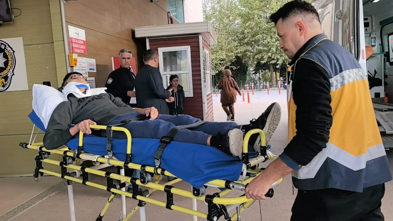 BURSA'NIN İNEGÖL İLÇESİNDE BİR İŞYERİNDE ŞAKALAŞIRKEN 1. KATTAN DÜŞEN ADAM