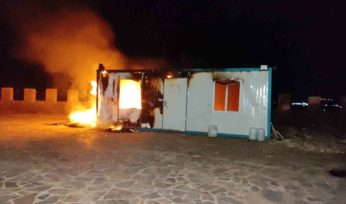 BURSA’NIN ORHANGAZİ İLÇESİNDE BİR TAHTA BARAKADA ÇIKAN YANGIN KORKUTTU. KÜLE