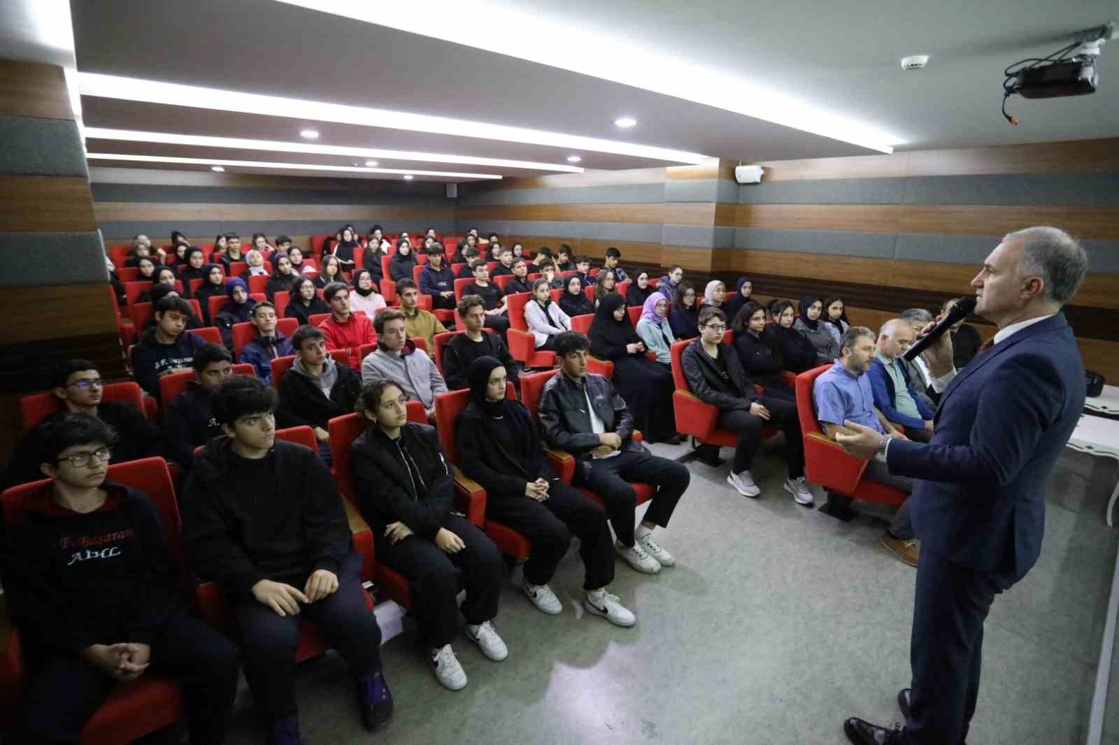 HER HAFTA FARKLI BİR OKULDA “GENÇ BAKIŞ” PROGRAMLARI KAPSAMINDA ÖĞRENCİLERLE