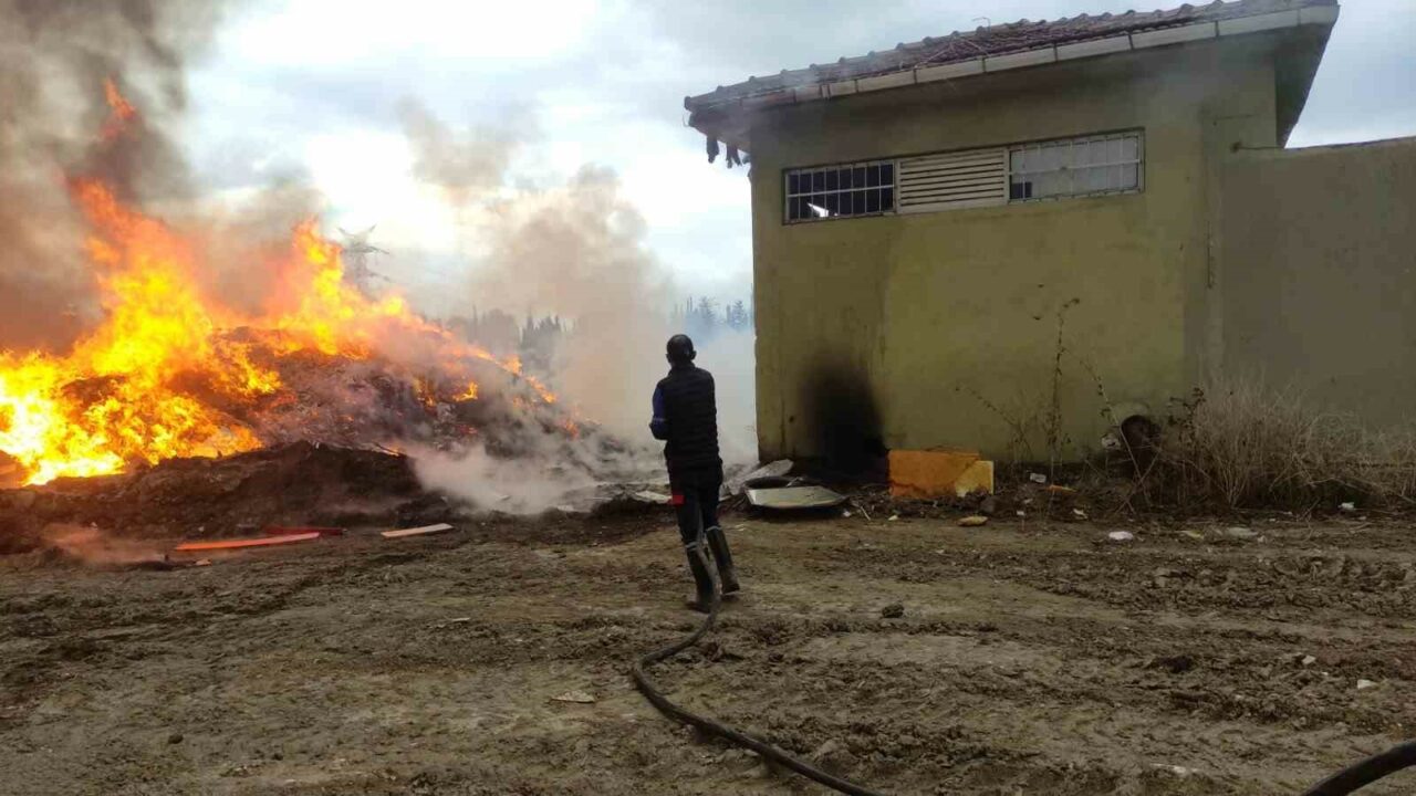 BURSA’NIN ORHANGAZİ İLÇESİNDE BELEDİYENİN MOLOZ DEPOLAMA ALANI OLARAK KULLANDIĞI BÖLGEDE