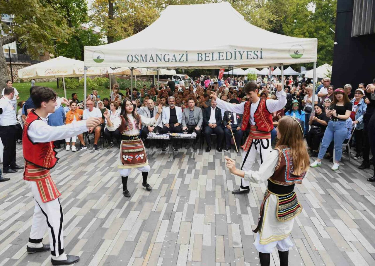 OSMANGAZİ BELEDİYESİ HER HAFTA BİR MAHALLEDE DÜZENLEDİĞİ ‘MAHALLEMİZDE ŞENLİK VAR’