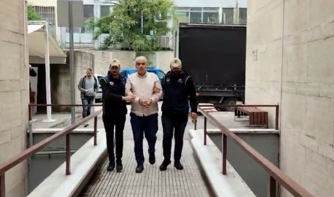 Bursa eski Cumhuriyet Başsavcısı’na 7,5 yıl hapis FETÖ TERÖR ÖRGÜTÜNE ÜYE OLMAK SUÇUNDAN HAKKINDA 7 YIL 6