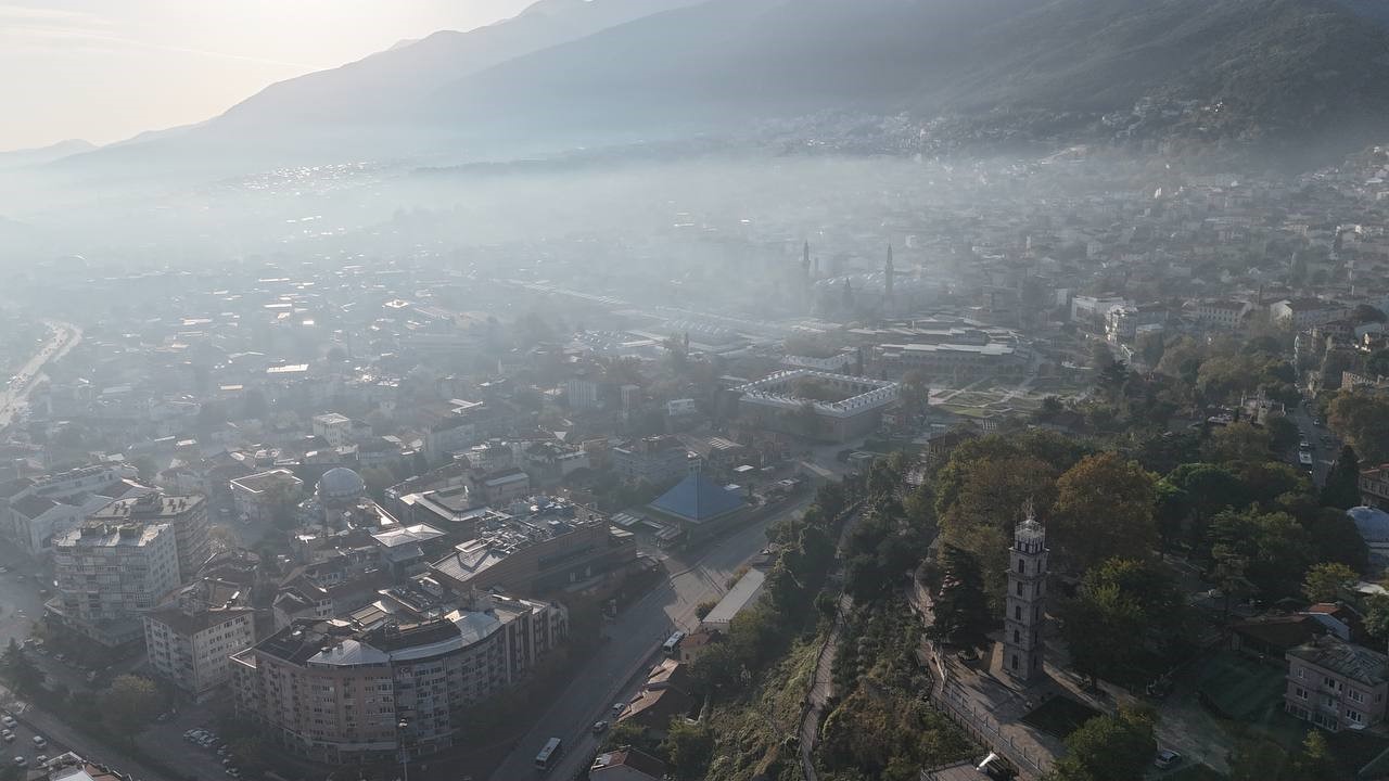 BURSA'NIN BİRÇOK İLÇESİNDE SABAHIN İLK SAATLERİNDE SİS ETKİLİ OLDU. ŞEHİR