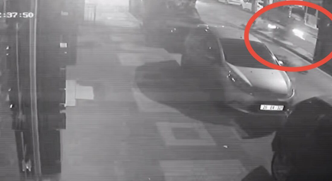 Bursa’da 1 kişinin öldüğü kaza güvenlik kamerasında BİR KİŞİNİN ÖLDÜĞÜ, İKİ KİŞİNİN DE YARALANDIĞI KAZA GÜVENLİK KAMERASINA