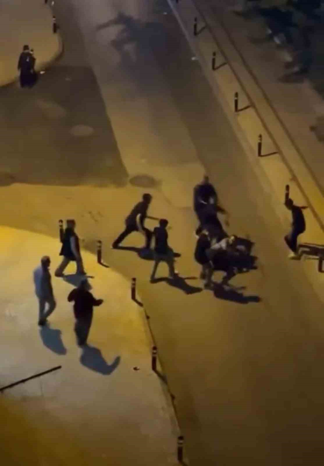 BURSA’DA ALACAK VERECEK NEDENİYLE CADDE ÜZERİNDE BULUŞAN İKİ KİŞİ SÖZLÜ